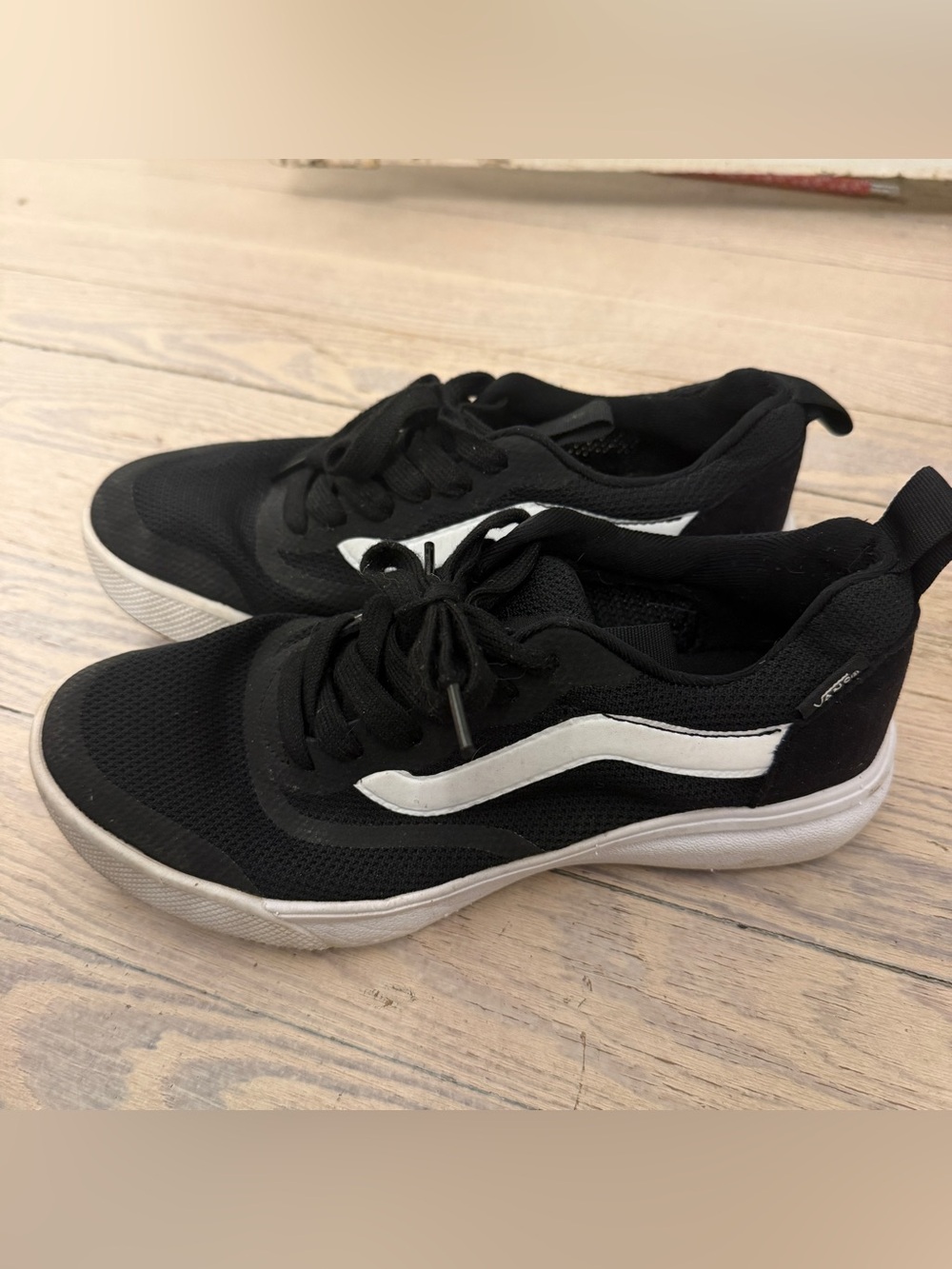 VANS UltraRange Rapidweld Black White Low Top Sneakers Women’s 6 Men’s 4.5